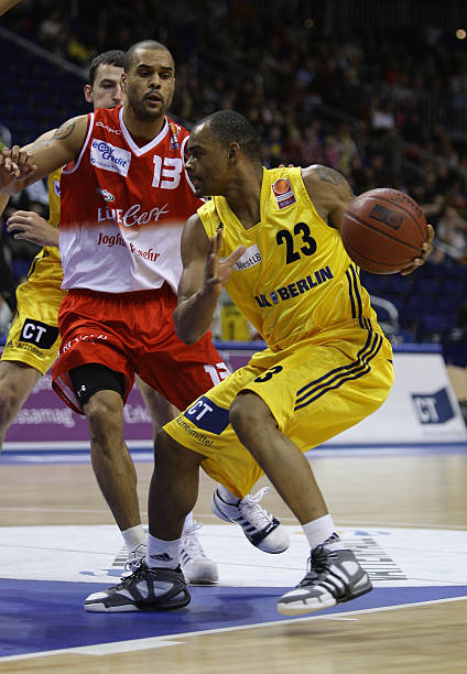 阿诺德和拉 阿诺德和拉