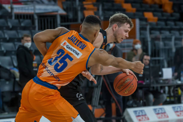 高压逼抢 高压逼抢