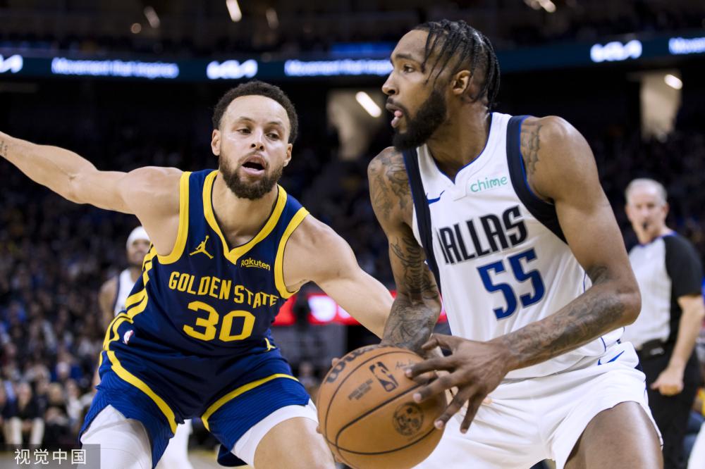 运动员们在 运动员们在